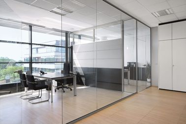 隔壁を滑らせる会議室の装飾的なアルミニウム明確なガラス