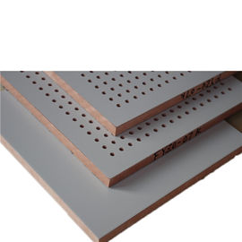 ベニヤの表面の固体穴があいた木製の音響パネルの教室の木製の壁羽目板シート