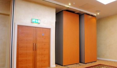 ホテルの木製のドアを滑らせる移動可能な音響の折る隔壁