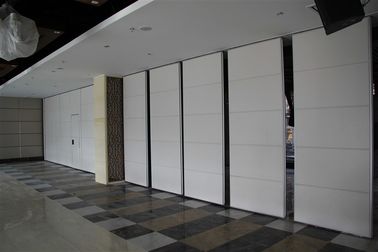オフィスの装飾的な現代折る滑走の隔壁の内部の位置