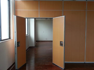 MDFのオフィスの移動可能な壁は部屋ディバイダーを滑らせるメラミン パネルのタイプを仕切ります