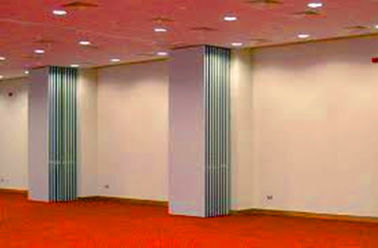 会議室の上の掛かるシステムのための隔壁を滑らせる装飾的で物質的な動産