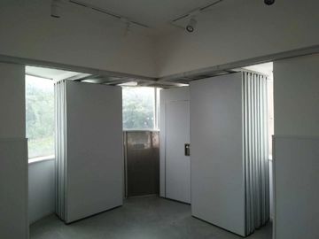終わる合板教室のための隔壁、65mmの厚さ防音部屋ディバイダーを折ります
