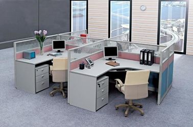4人/木製コンピュータ机のオフィスの小屋仕切りのための商業オフィス用家具の仕切り