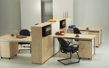 OEMのオフィス用家具の仕切り、側面Cabetが付いている6 Seaterのオフィス ワークステーション