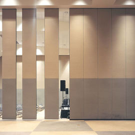 現代折りたたみのダンスのスタジオのパスのドアが付いている防音の隔壁