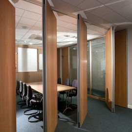 木製の吸音力の適用範囲が広い滑走の隔壁オフィスおよび会議室のための85mm