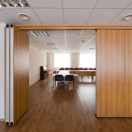 木製の吸音力の適用範囲が広い滑走の隔壁オフィスおよび会議室のための85mm