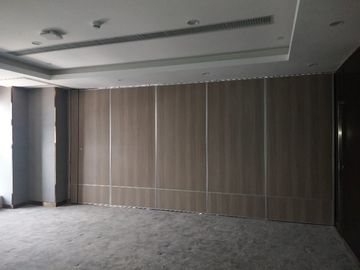 現代商業家具の移動可能な防音のディバイダーの会議室の折る壁の仕切り