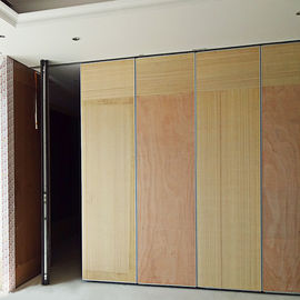 防音の操作可能な壁の移動可能な仕切り部屋ディバイダーのポリエステル線維板内部は飾ります