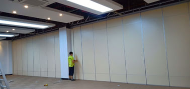 会議室のための折る仕切りの移動可能な壁システムを滑らせる装飾的な材料