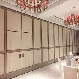 会議場のためのドアが付いている移動可能な仕切りシステム音響の滑走の壁