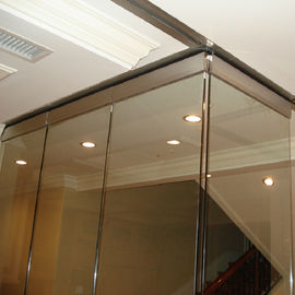 バルコニーのための隔壁のガラス仕切りの上そして最下のFramelessガラス移動可能な仕切りの滑走