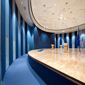 アルミニウム フレームの多機能のホールのための折るオフィスの椅子システム装飾的な隔壁
