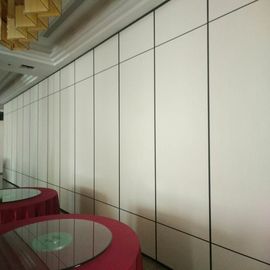 ホテルの宴会ホールのための操作可能な折る壁の移動可能な音響の隔壁
