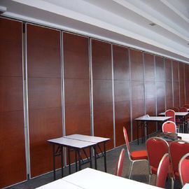レストランの健全な証拠は宴会場のアルミニウム移動可能な壁を仕切ります