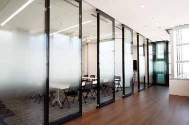 オフィスのための移動可能な隔壁の適用範囲が広い曇らされたガラス部屋ディバイダー