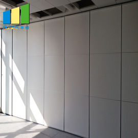 移動可能な壁パネルの健全な絶縁材音響部屋ディバイダーの折り畳み式の仕切りを滑らせる会議室