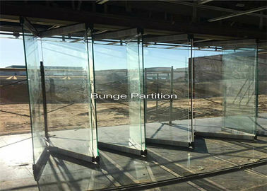 パキスタン展覧会ショー部屋の鋼鉄の梁の下の折るガラス隔壁は取付けます