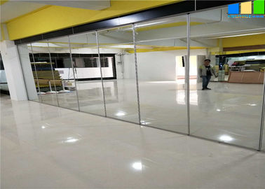 ミラーの表面の防音の移動可能なパネルの体育館のダンス部屋のための折る隔壁