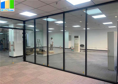EBUNGEのオフィスの仕切りのモジュラー アルミニウム合うオフィスのための緩和された完全な高さのガラス隔壁
