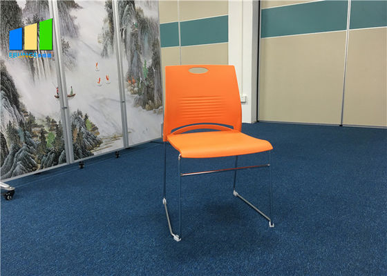 ポリプロピレンのプラスチック オフィスの訪問者の椅子は積み重ね可能な訓練の椅子をカスタマイズした