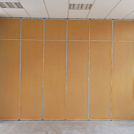 会議室のドアのアクセスによるパスが付いている折る隔壁