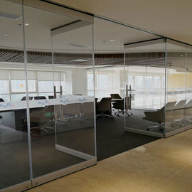 Framelessガラス オフィス用家具は会議室のための操作可能な壁を仕切ります